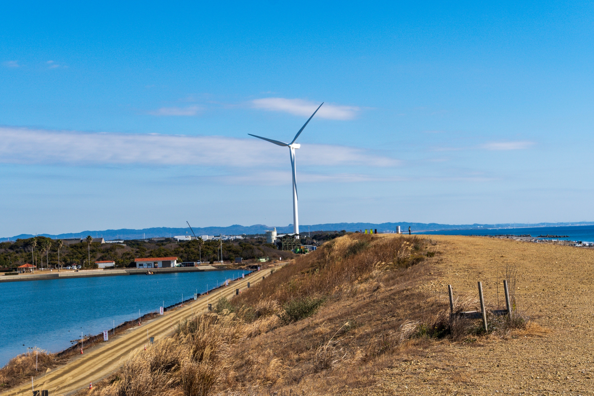磐田の風車と海岸